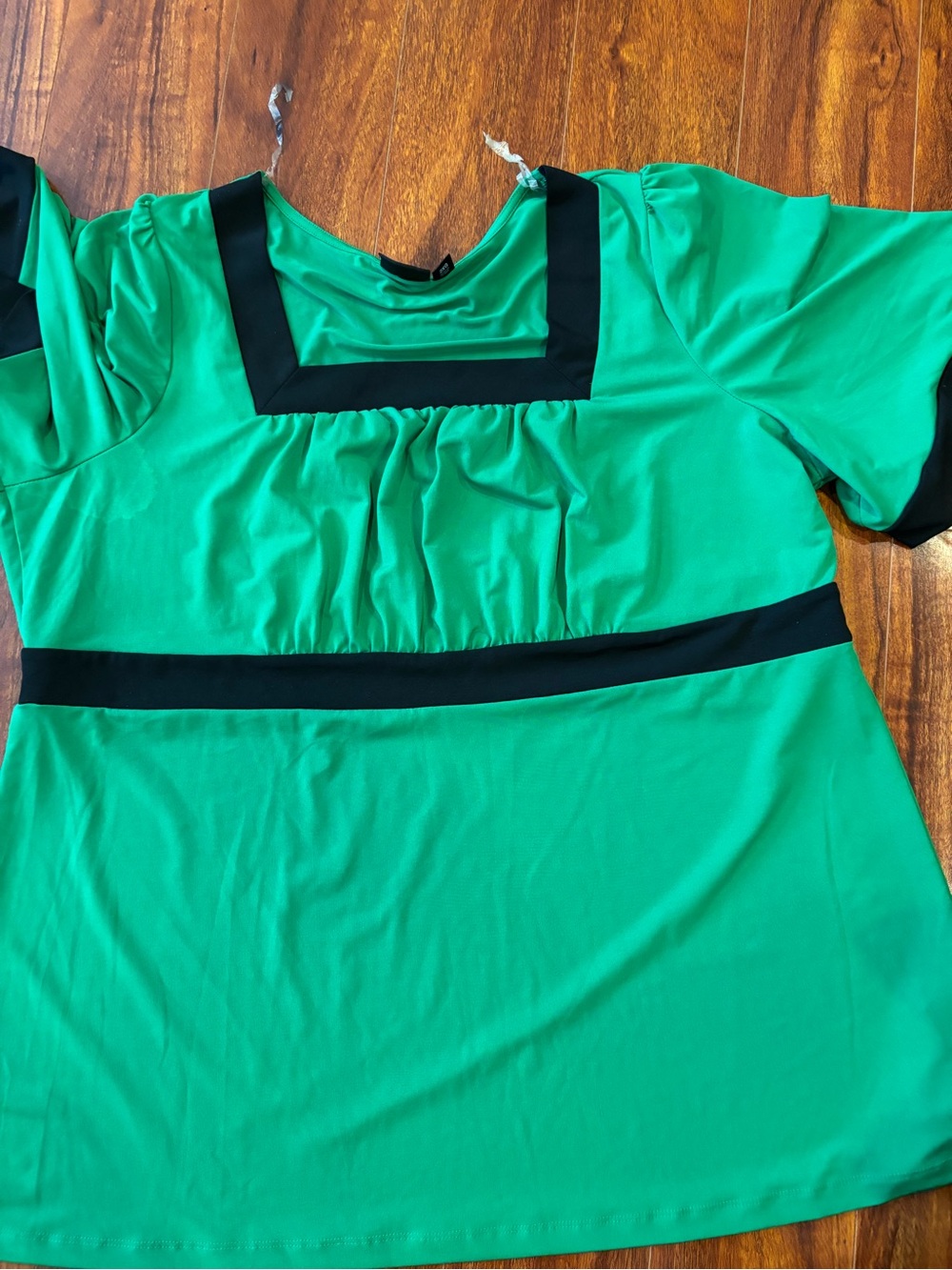 Green Contrast-Trim Women's Top
